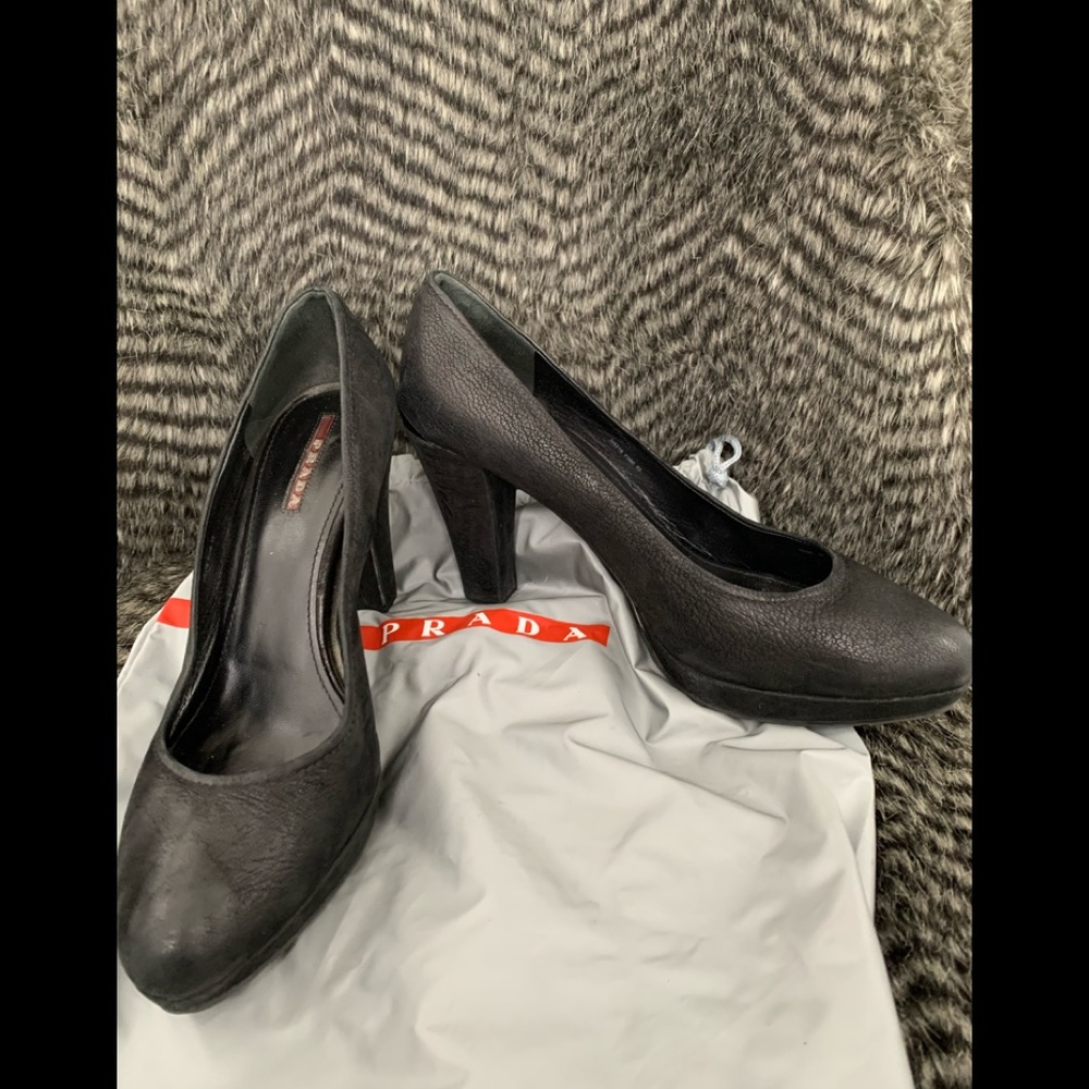 PRADA classic designer black pumps size 40 / 10